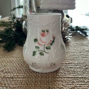 Vintage Hand Painted Milkglass Vase. Excellent vintage condition.